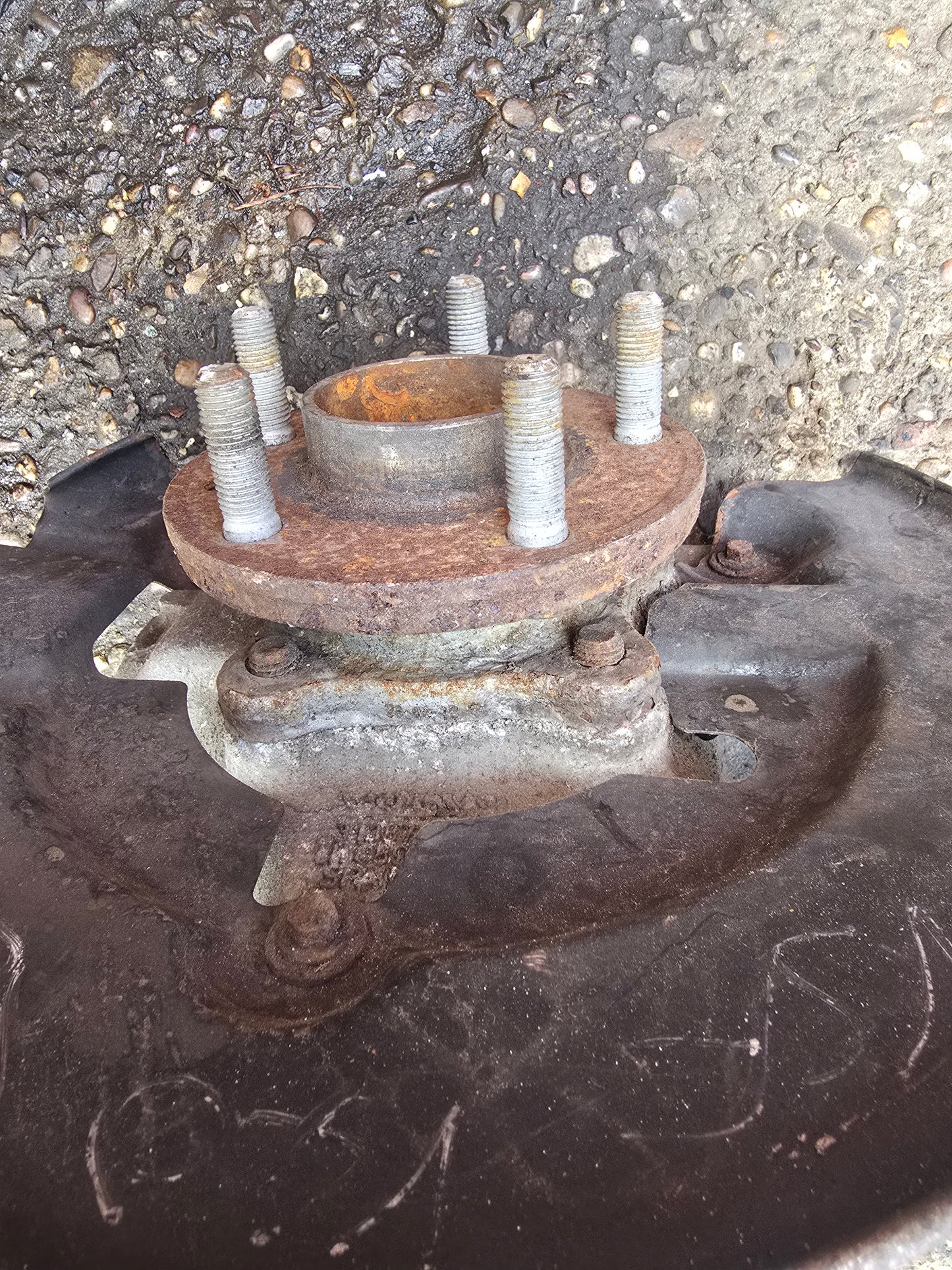 Volvo V40 Cross Country 2012-2019 Front Left Hub Assembly — photo 5