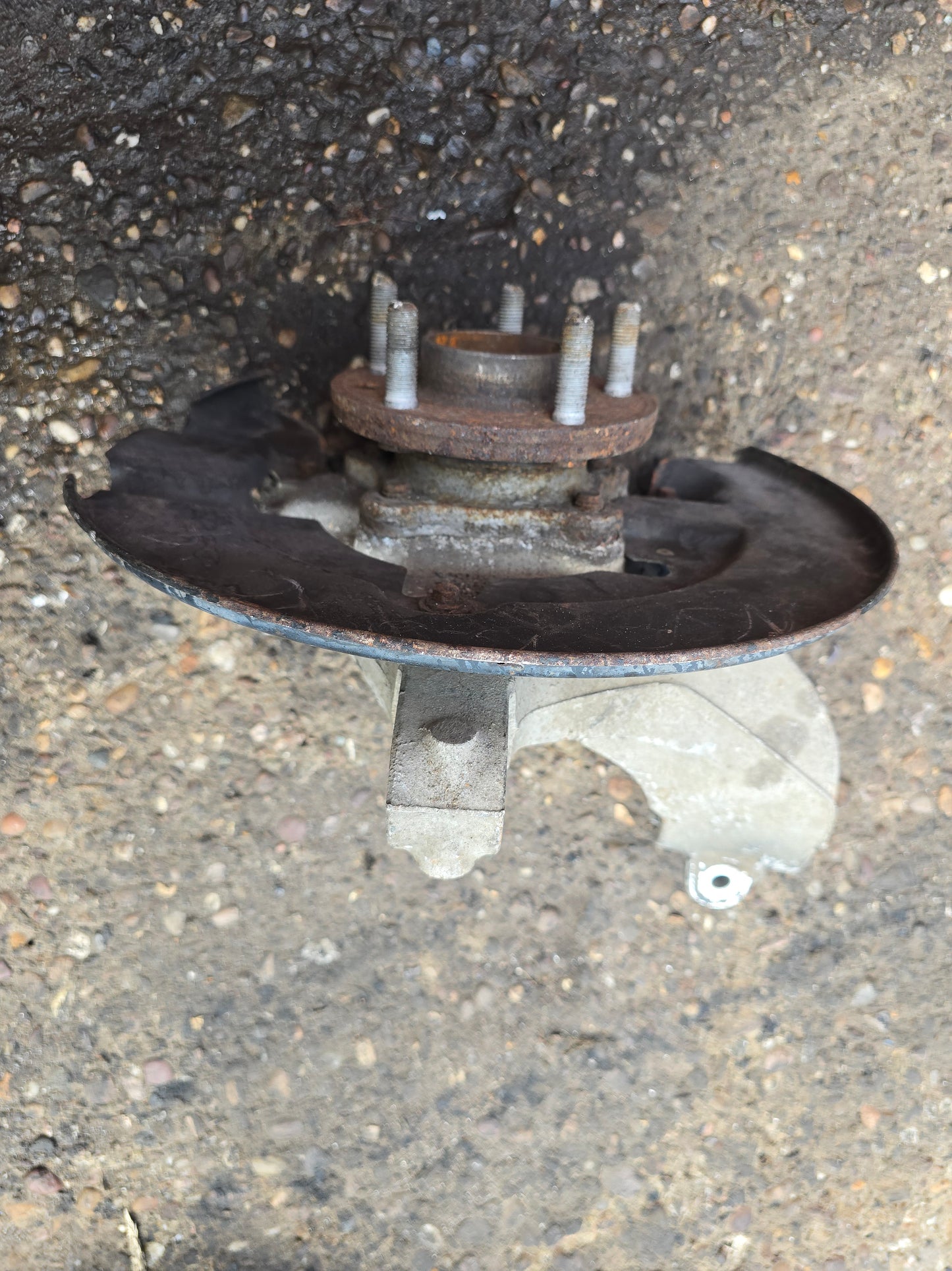Volvo V40 Cross Country 2012-2019 Front Left Hub Assembly — photo 7