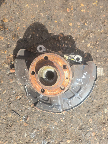 2005 Volvo V70 Left Front Hub Assembly 2.4 Diesel D5244T5