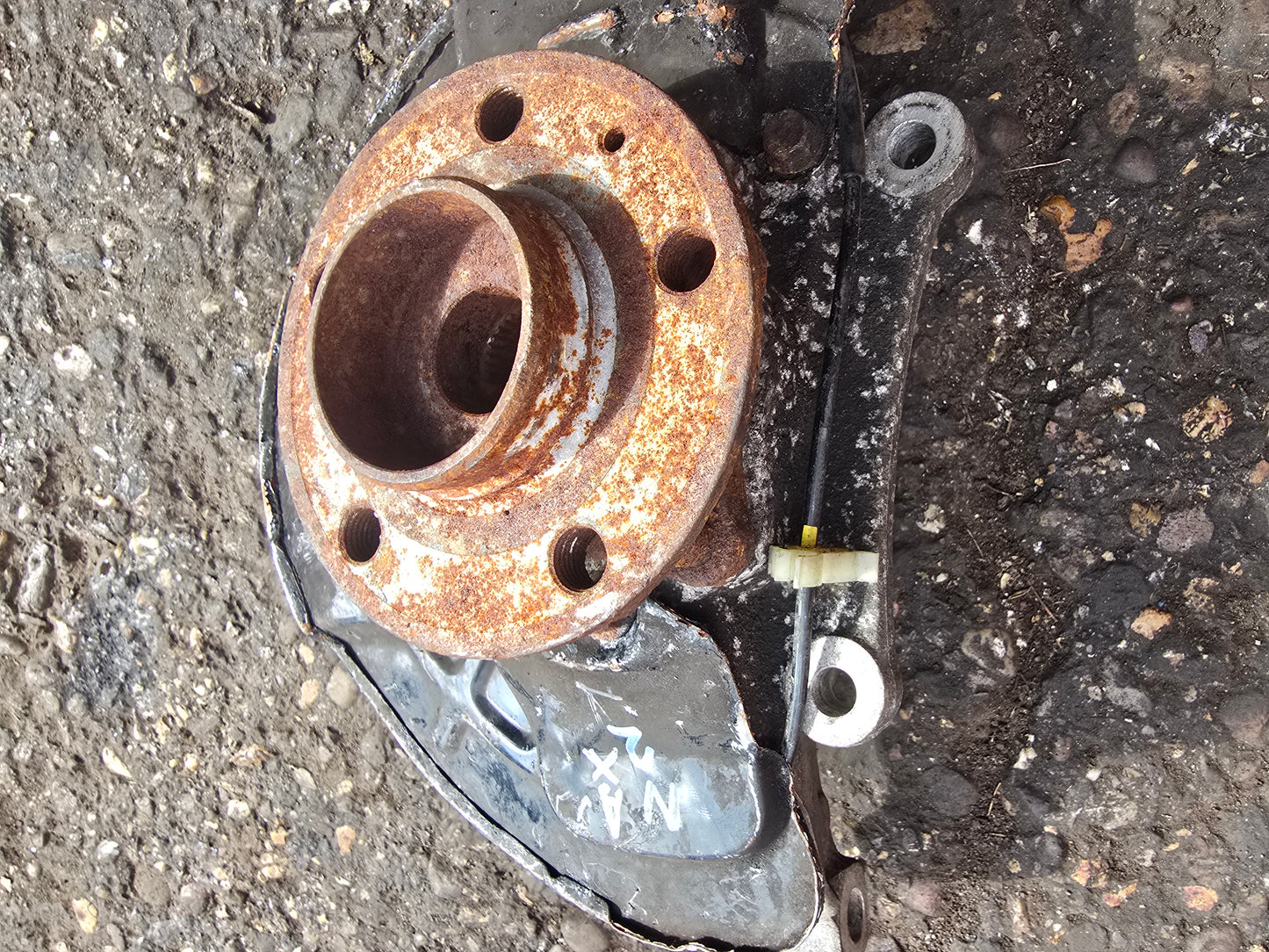 2005 Volvo V70 Left Front Hub Assembly 2.4 Diesel D5244T5 — VRAC Grade B