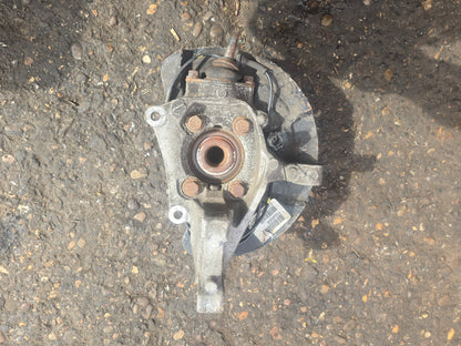 2005 Volvo V70 Left Front Hub Assembly 2.4 Diesel D5244T5 — VRAC Grade B