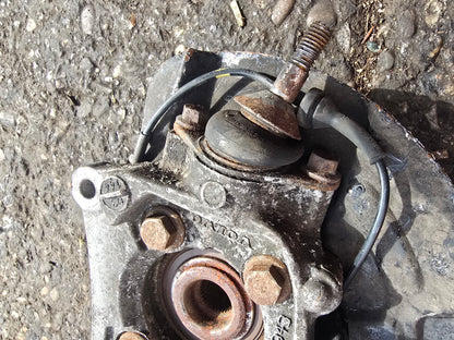2005 Volvo V70 Left Front Hub Assembly 2.4 Diesel D5244T5 — VRAC Grade B