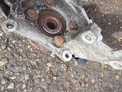 2005 Volvo V70 Left Front Hub Assembly 2.4 Diesel D5244T5 — VRAC Grade B