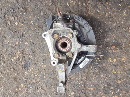 2005 Volvo V70 Left Front Hub Assembly 2.4 Diesel Passenger Side — Stock 9894