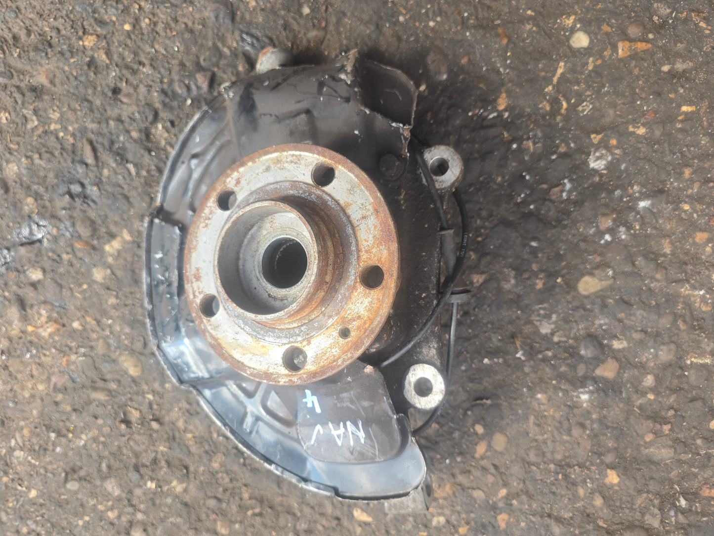 2007 Volvo S60 Left Front Hub Assembly 2.4D D5244T4 Automatic Passenger Side