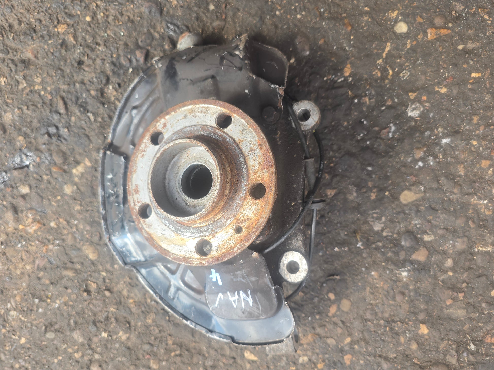 2007 Volvo S60 Left Front Hub Assembly 2.4D D5244T4 Automatic Passenger Side
