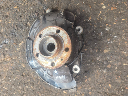 2007 Volvo S60 Left Front Hub Assembly 2.4D D5244T4 Automatic Passenger Side