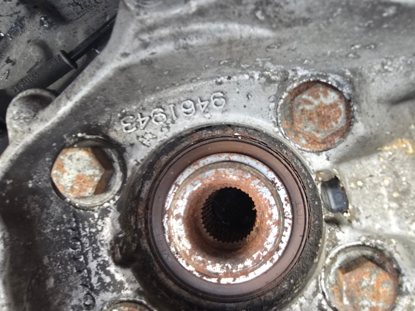 2005 Volvo V70 Left Front Hub Assembly 2.4 Diesel Passenger Side — Stock 9894