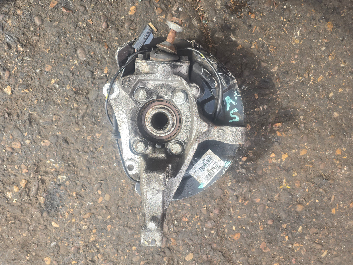 2007 Volvo S60 Left Front Hub Assembly 2.4D D5244T4 Automatic Passenger Side