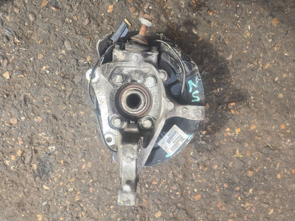 2007 Volvo S60 Left Front Hub Assembly 2.4D D5244T4 Automatic Passenger Side