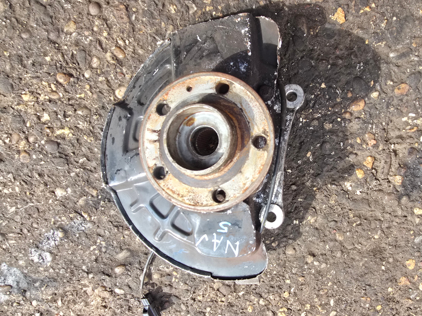 2007 Volvo S60 Left Front Hub Assembly 2.4 Diesel D5244T4 — VRAC Grade B