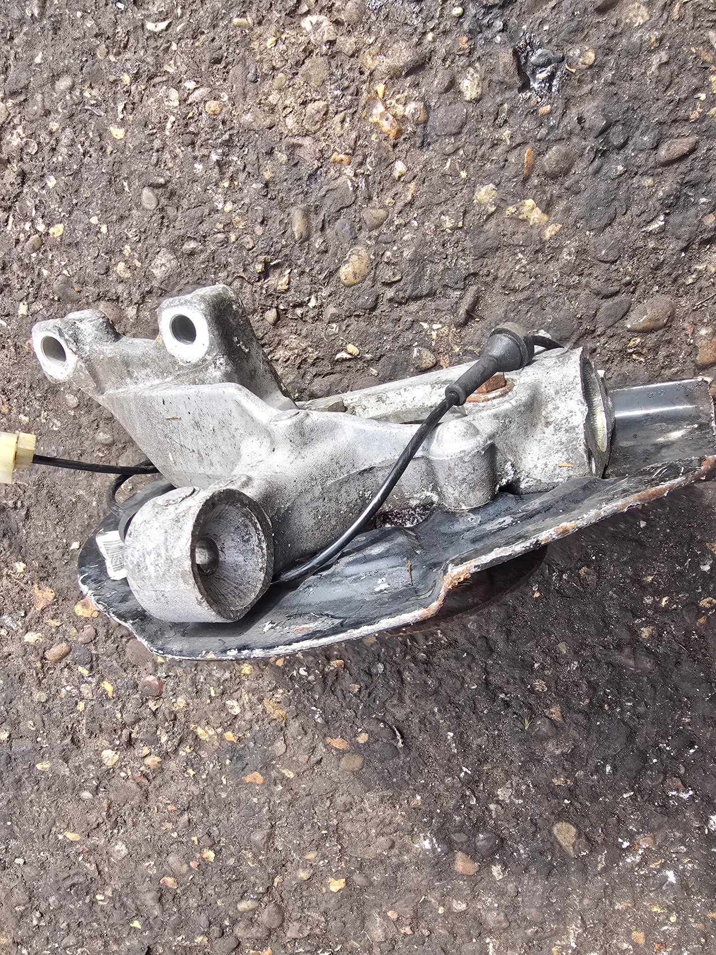 2007 Volvo S60 Left Front Hub Assembly 2.4 Diesel D5244T4 — VRAC Grade B