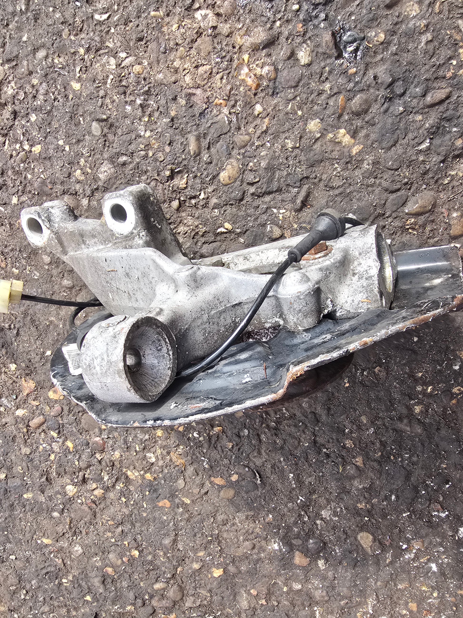 2007 Volvo S60 Left Front Hub Assembly 2.4 Diesel D5244T4 — VRAC Grade B