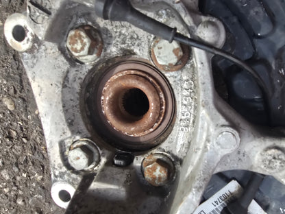 2007 Volvo S60 Left Front Hub Assembly 2.4 Diesel D5244T4 — VRAC Grade B