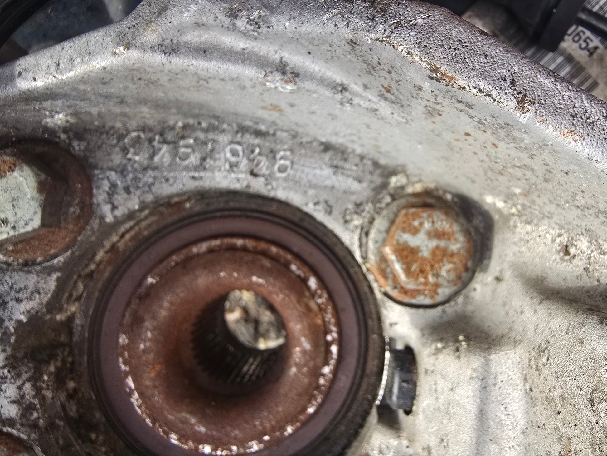 2007 Volvo S60 Left Front Hub Assembly 2.4 Diesel D5244T4 — VRAC Grade B