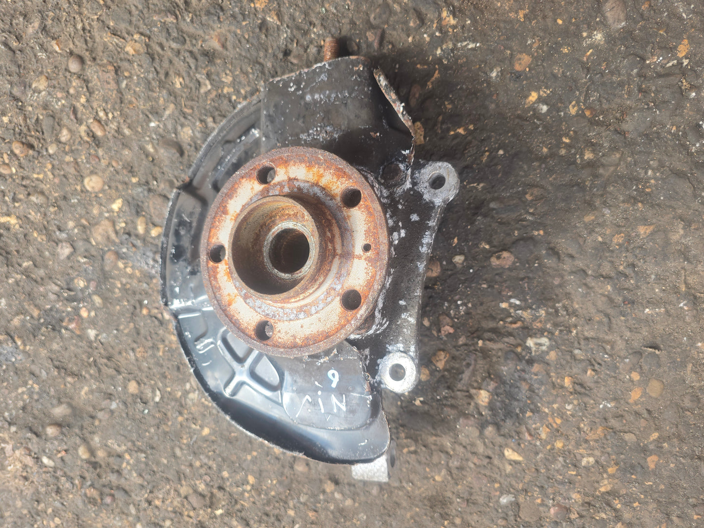 2007 Volvo S60 Left Front Hub Assembly 2.4 Diesel D5244T4 | VS Breakers