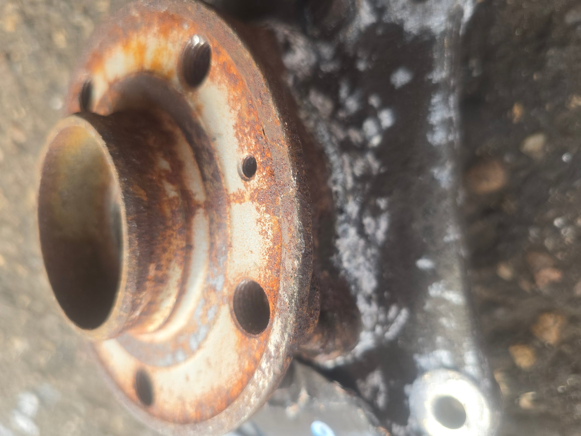 2007 Volvo S60 Left Front Hub Assembly 2.4 Diesel D5244T4 | VS Breakers