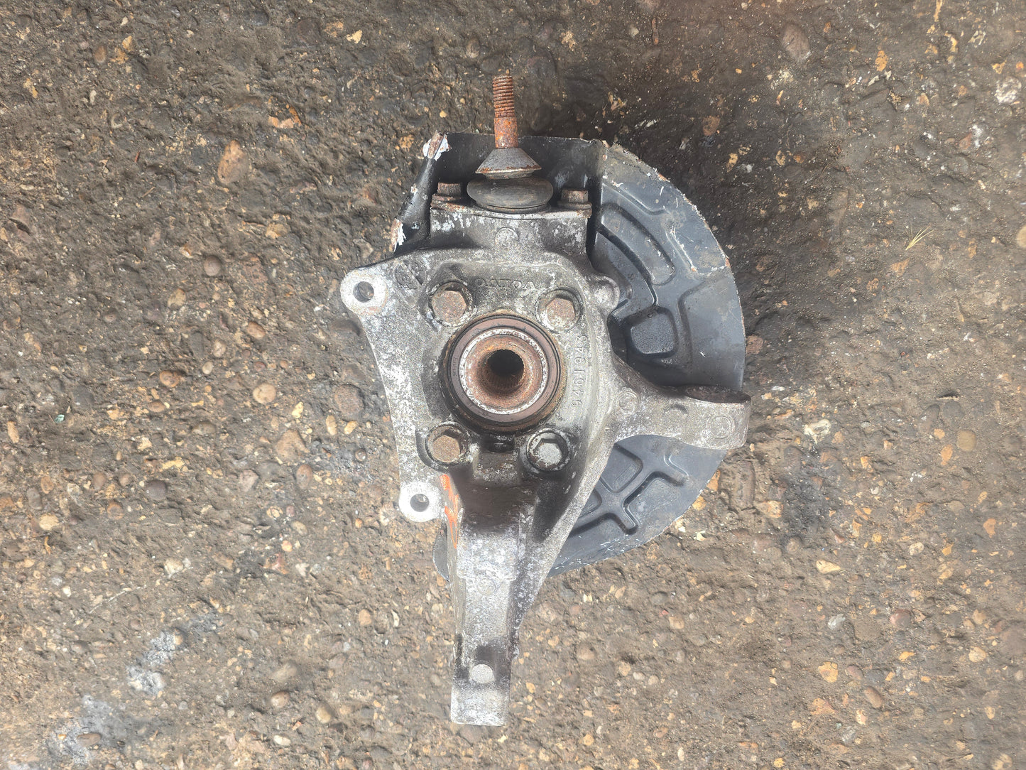 2007 Volvo S60 Left Front Hub Assembly 2.4 Diesel D5244T4 | VS Breakers