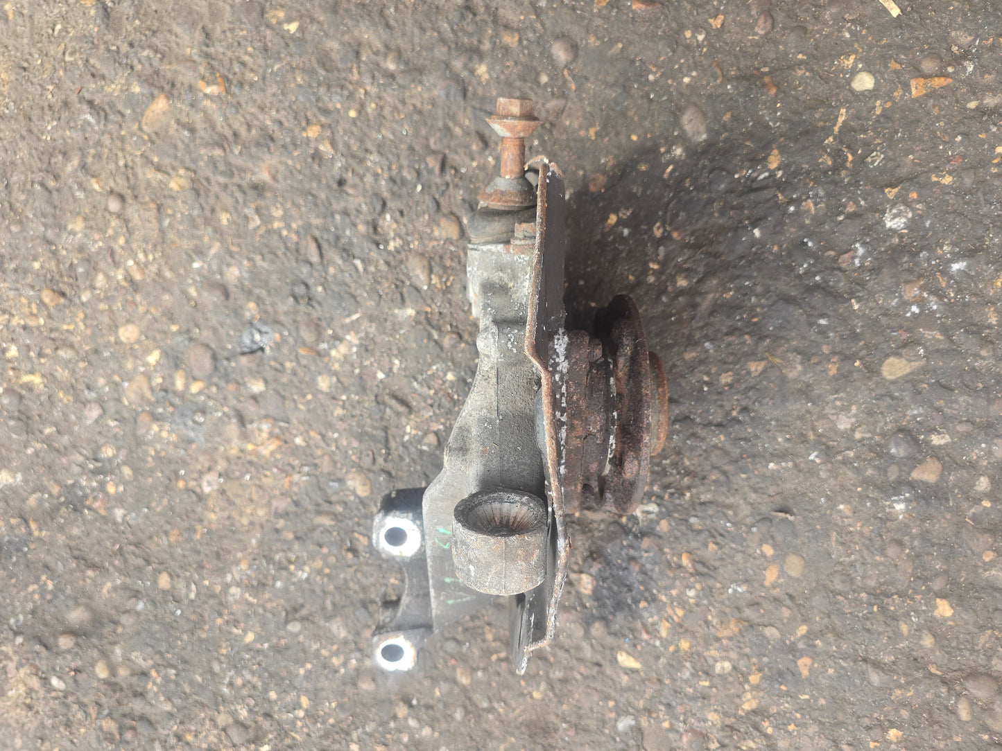 2004 Volvo S80 Left Front Hub Assembly 2.4 Diesel D5244T VRAC Grade B