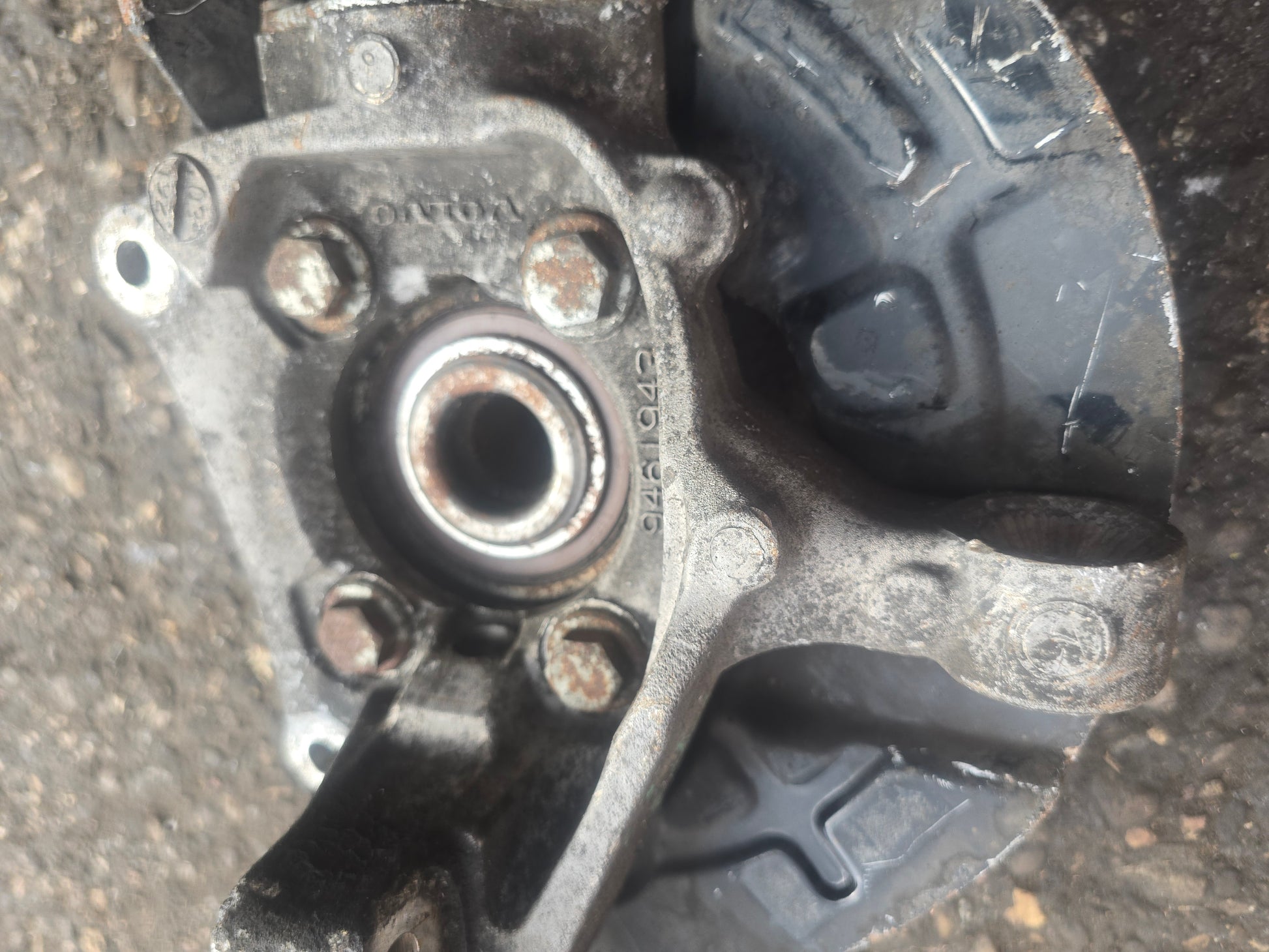 2004 Volvo S80 Left Front Hub Assembly 2.4 Diesel D5244T VRAC Grade B