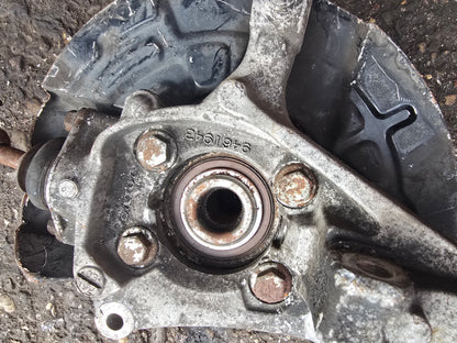 2004 Volvo S80 Left Front Hub Assembly 2.4 Diesel D5244T VRAC Grade B
