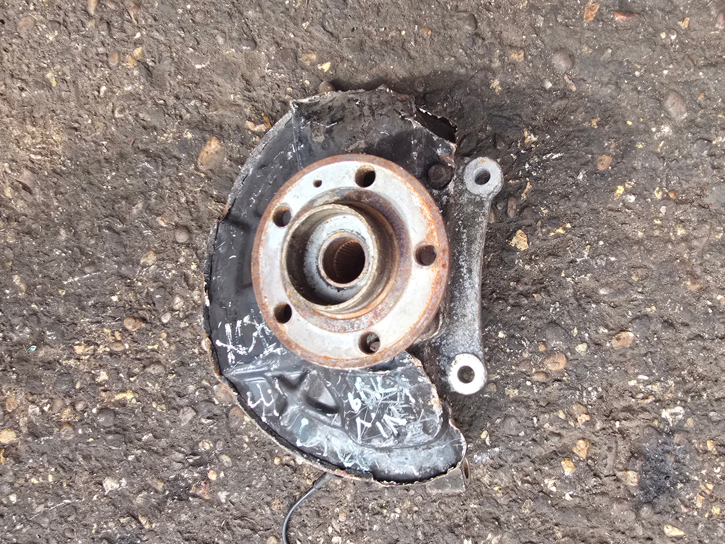 2004 Volvo S80 Left Front Hub Assembly 2.4 Diesel Passenger Side