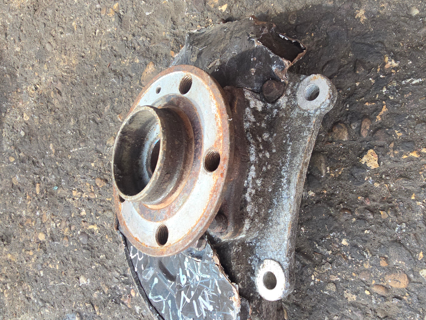 2004 Volvo S80 Left Front Hub Assembly 2.4 Diesel Passenger Side