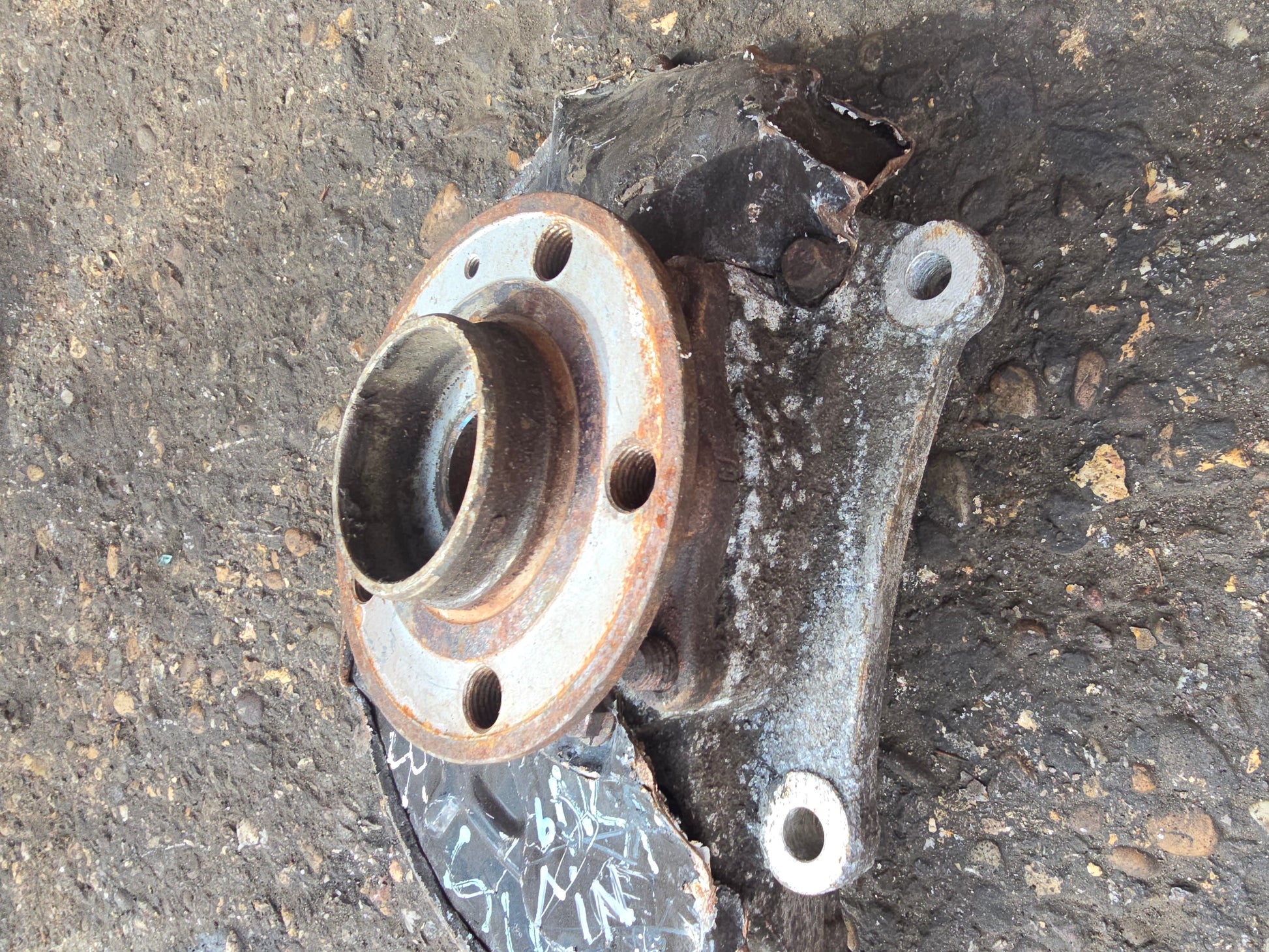 2004 Volvo S80 Left Front Hub Assembly 2.4 Diesel Passenger Side