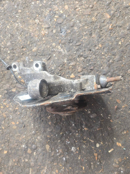2004 Volvo S80 Left Front Hub Assembly 2.4 Diesel Passenger Side