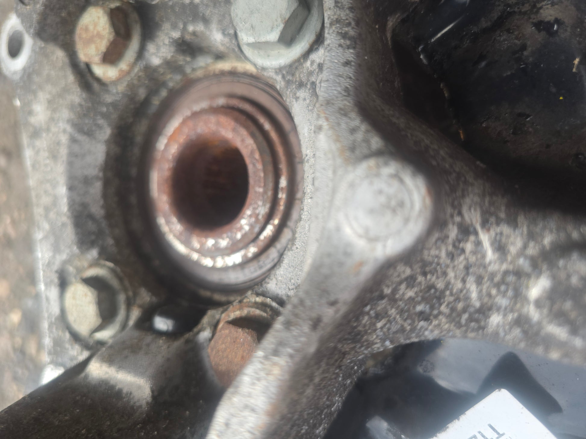 2004 Volvo S80 Left Front Hub Assembly 2.4 Diesel Passenger Side