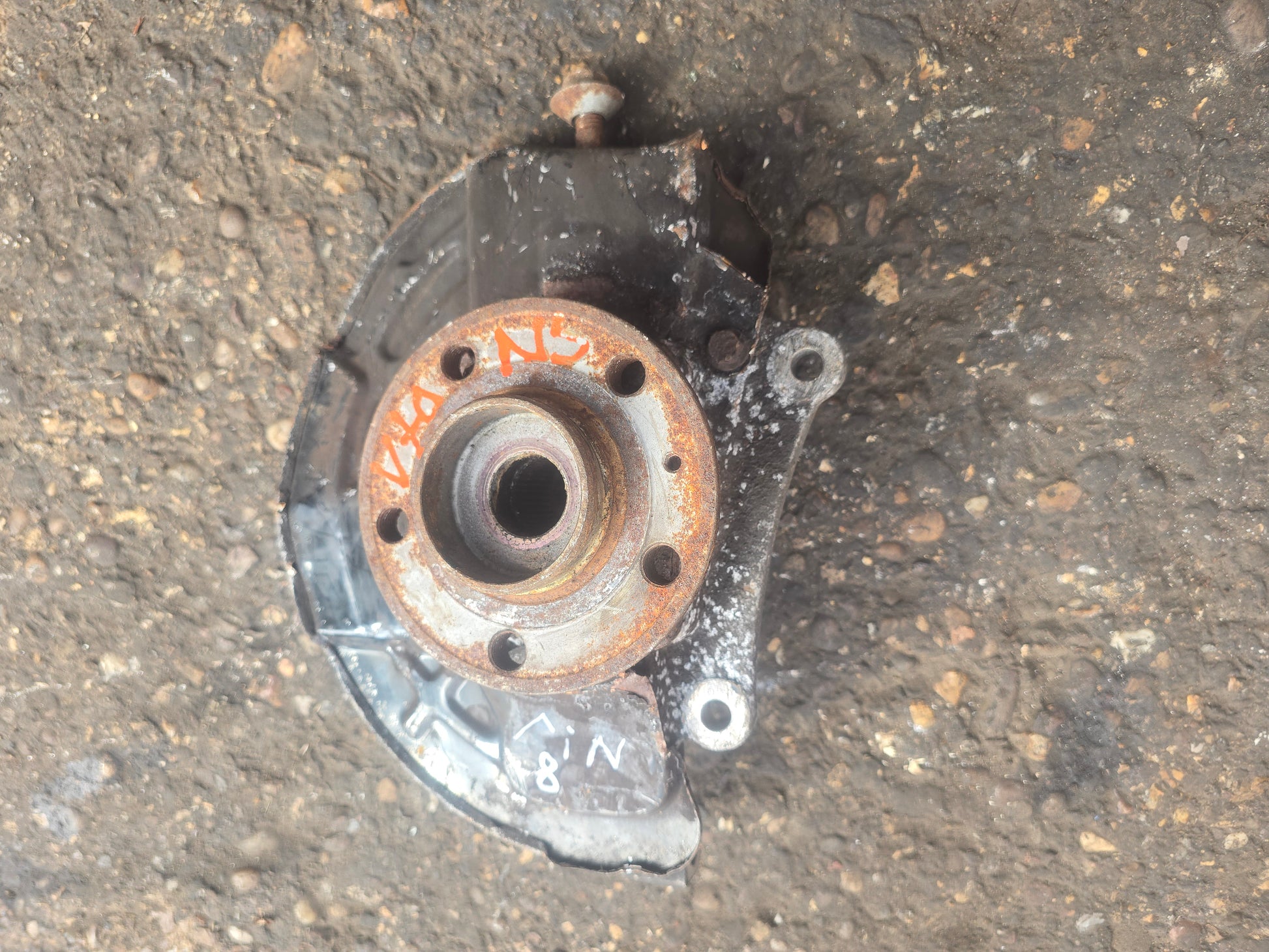 2004 Volvo S80 Left Front Hub Assembly 2.4 Diesel Passenger Side