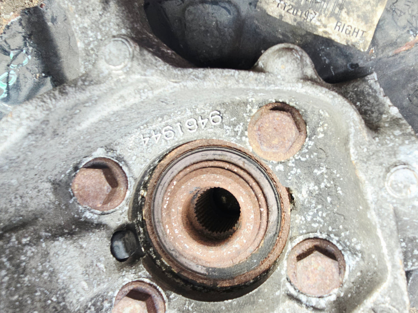 2000-2007 Volvo V70 Front Right Driver Hub Assembly 2.4D Diesel D5244T5