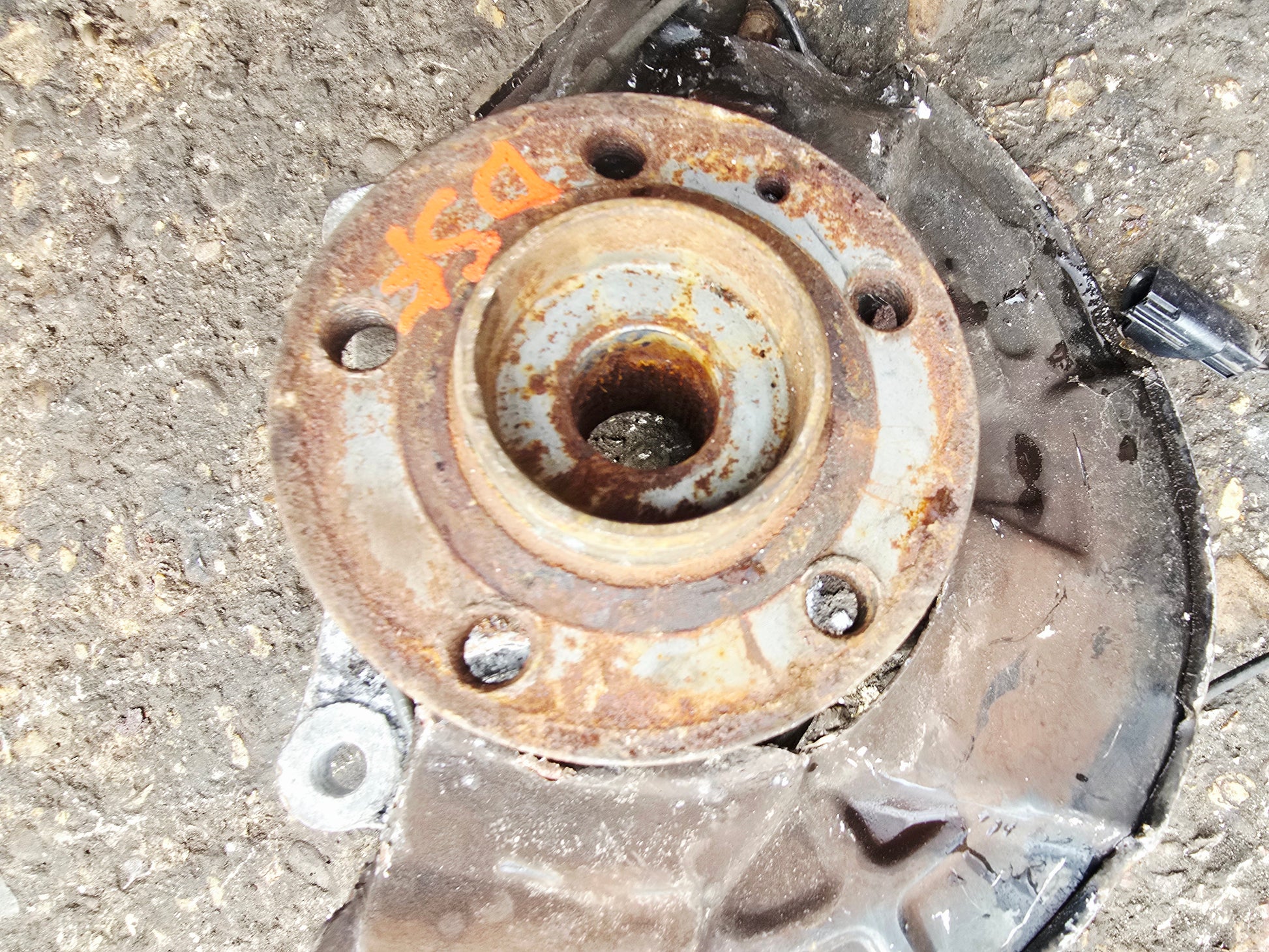 2005 Volvo V70 Front Right Driver Hub Assembly 2.4 Diesel D5244T5 2000-2007