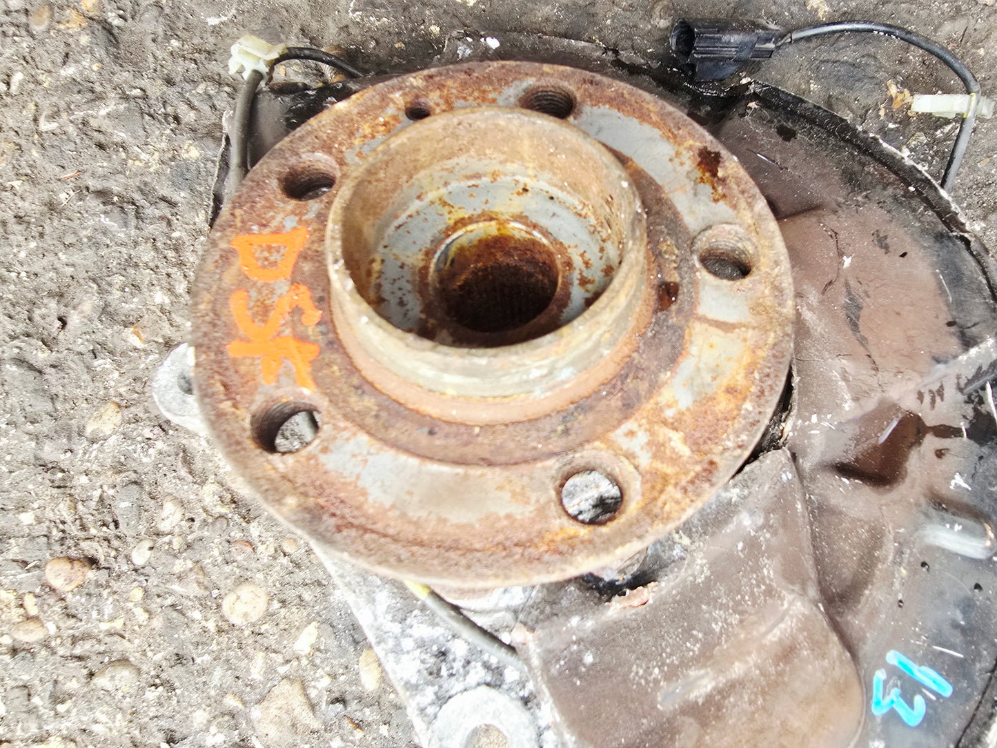 2005 Volvo V70 Front Right Driver Hub Assembly 2.4 Diesel D5244T5 2000-2007