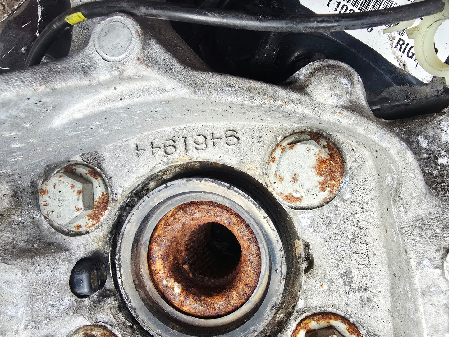 2005 Volvo V70 Front Right Driver Hub Assembly 2.4 Diesel D5244T5 2000-2007