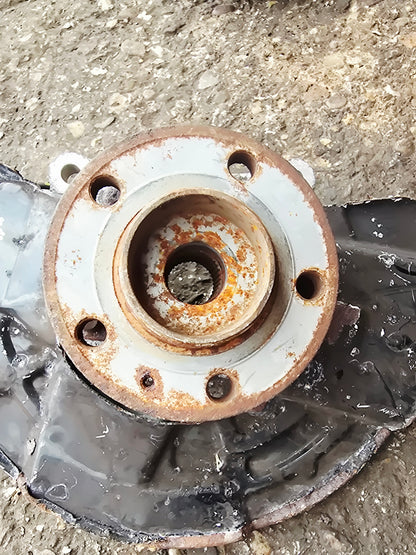 2007 Volvo S60 Front Right Hub Assembly 2.4 Diesel D5244T4