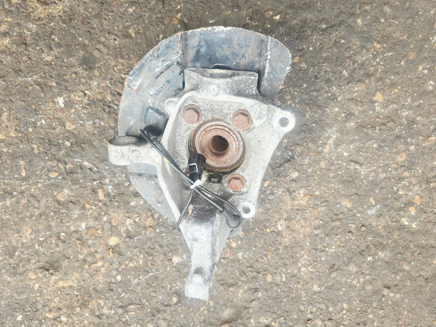 2007 Volvo S60 Front Right Hub Assembly 2.4 Diesel D5244T4