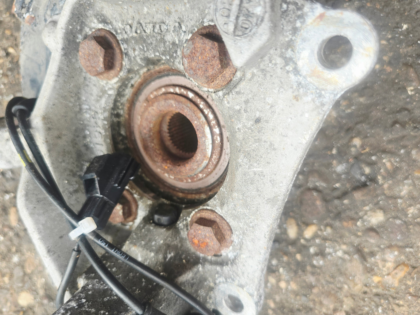 2007 Volvo S60 Front Right Hub Assembly 2.4 Diesel D5244T4