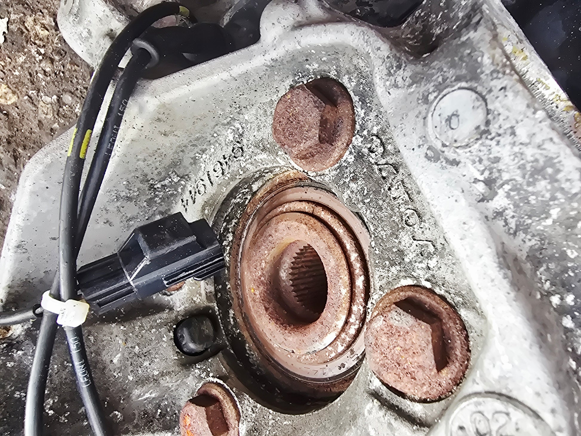 2007 Volvo S60 Front Right Hub Assembly 2.4 Diesel D5244T4