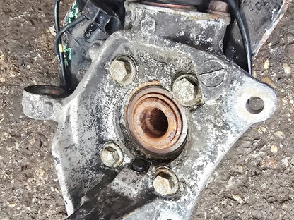 2004 Volvo S80 Front Right Driver Hub Assembly 2002-2006 2.4 Diesel Stock 9874