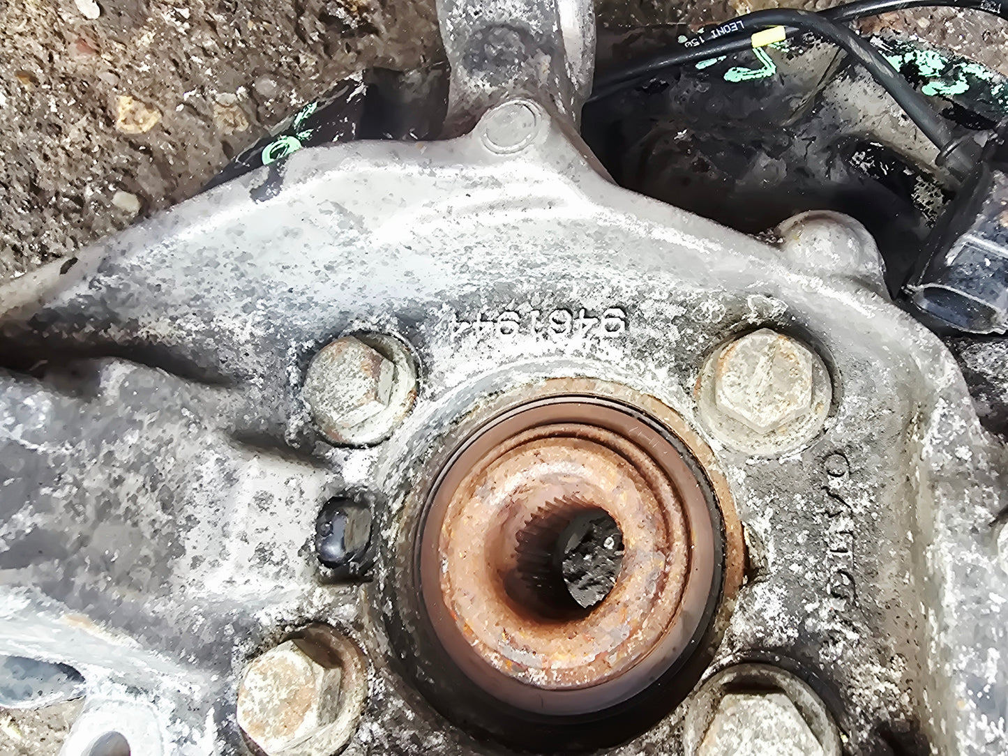 2004 Volvo S80 Front Right Driver Hub Assembly 2002-2006 2.4 Diesel Stock 9874