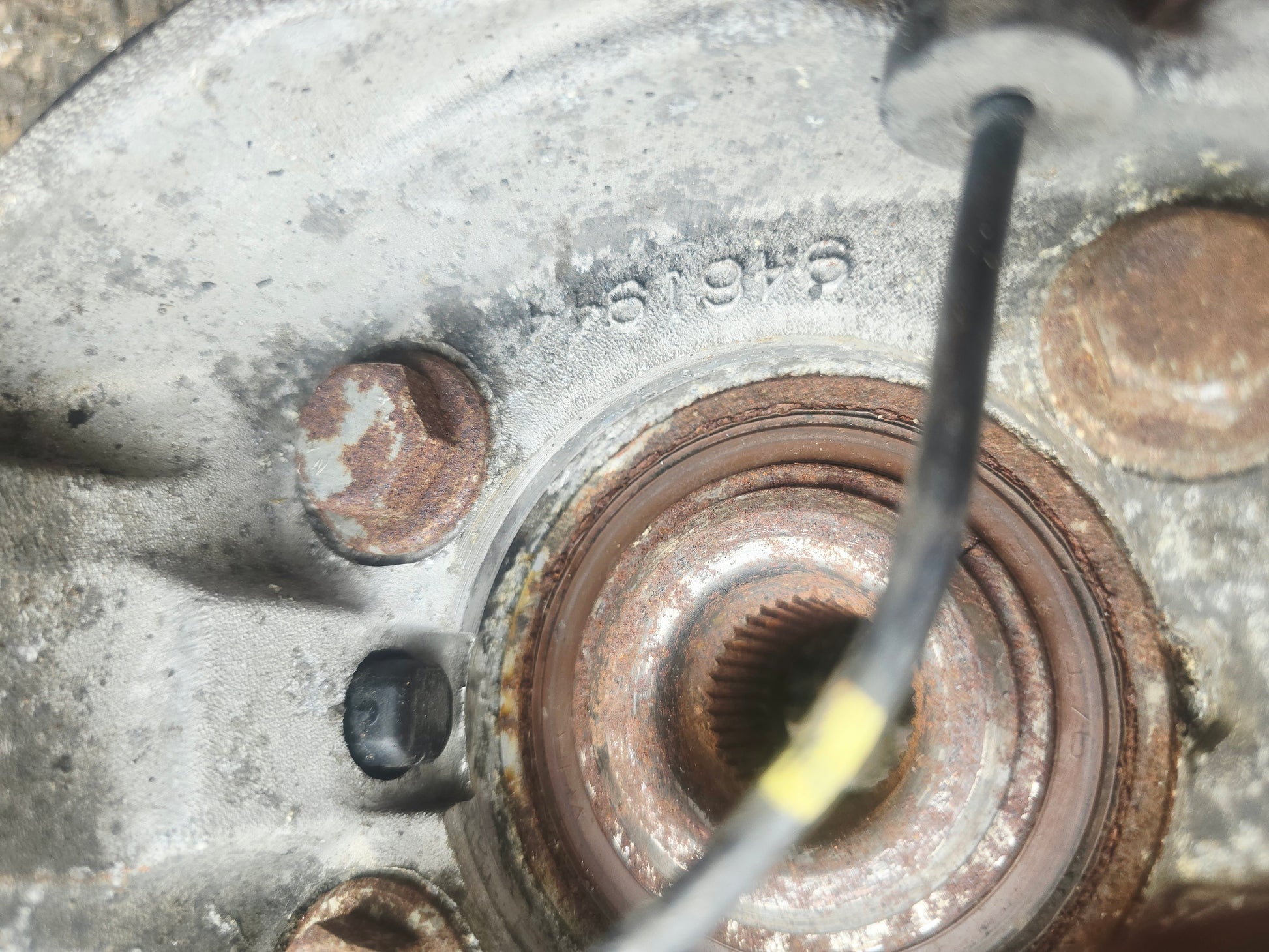 2006 Volvo XC70 Front Right Hub Assembly 310860 | VS Breakers
