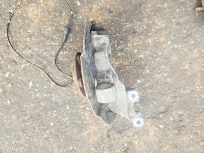2006 Volvo XC70 Front Right Hub Assembly D5 310860