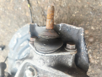 2006 Volvo XC70 Front Right Hub Assembly D5 310860