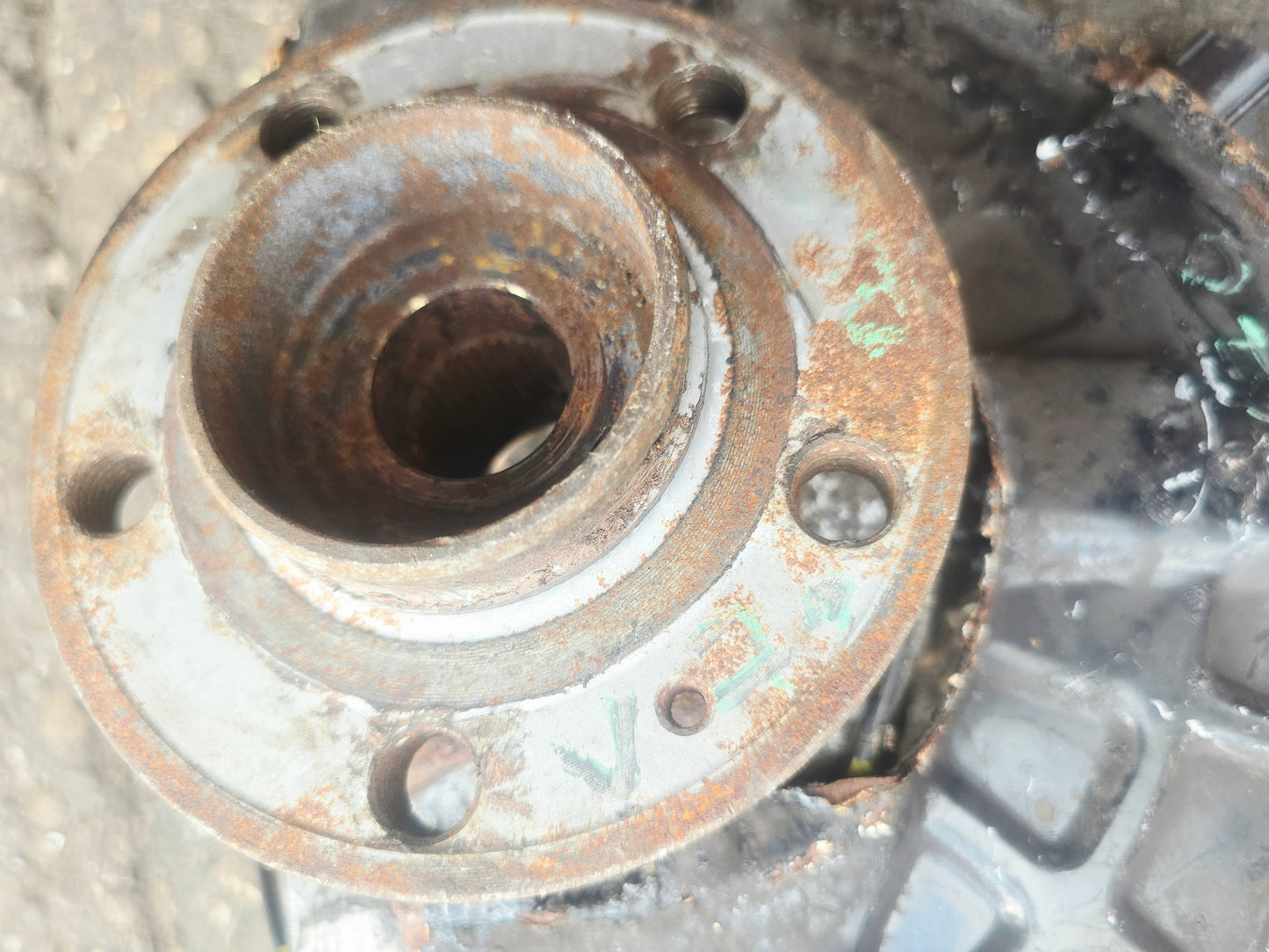 2001-2007 Volvo XC70 Front Right Hub Assembly 310860 D5 2.4 Diesel