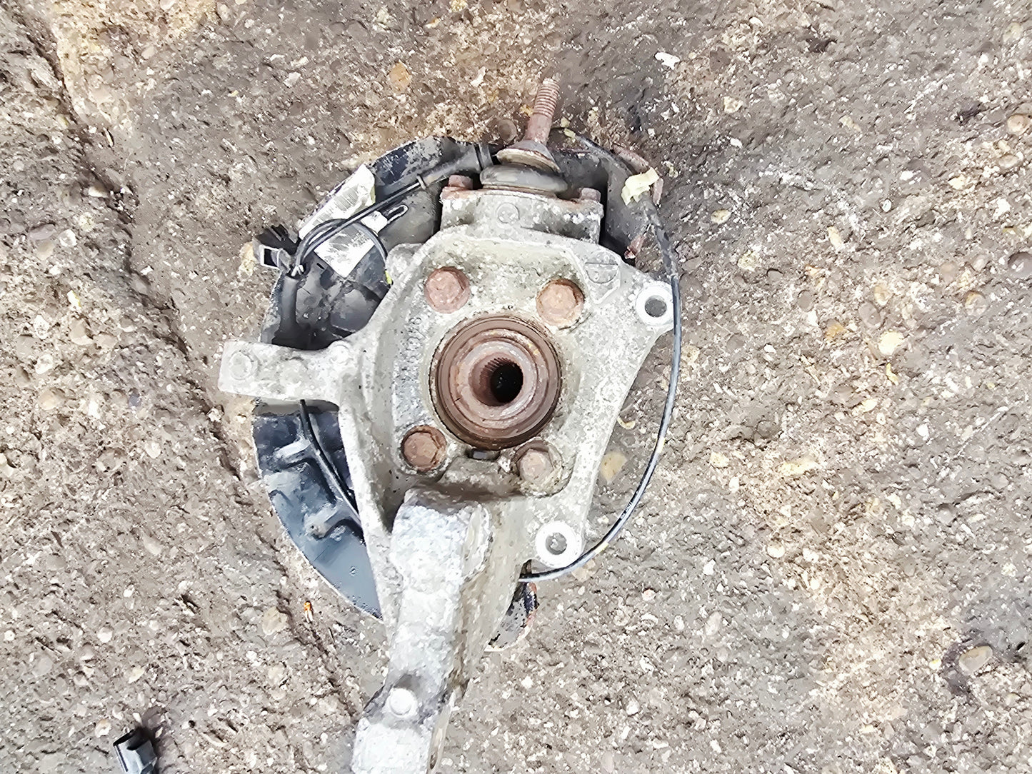 2001-2007 Volvo XC70 Front Right Hub Assembly 310860 D5 2.4 Diesel