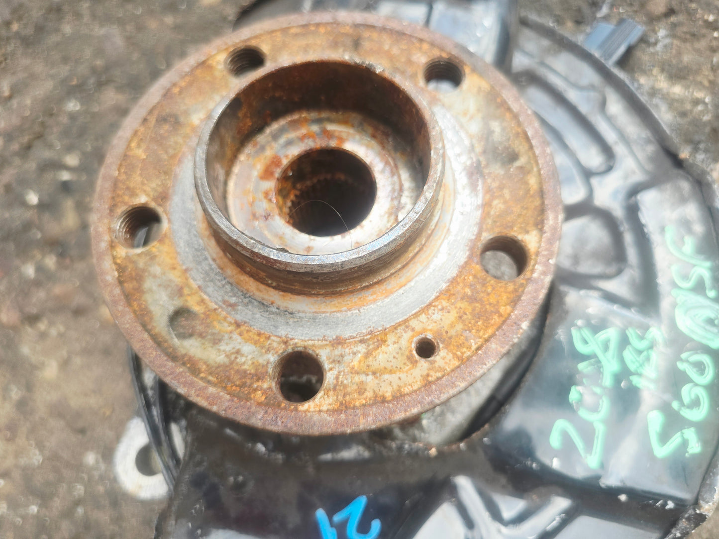 2000-2009 Volvo S60 Front Right Hub Assembly D5244T4 Diesel — Stock 9881