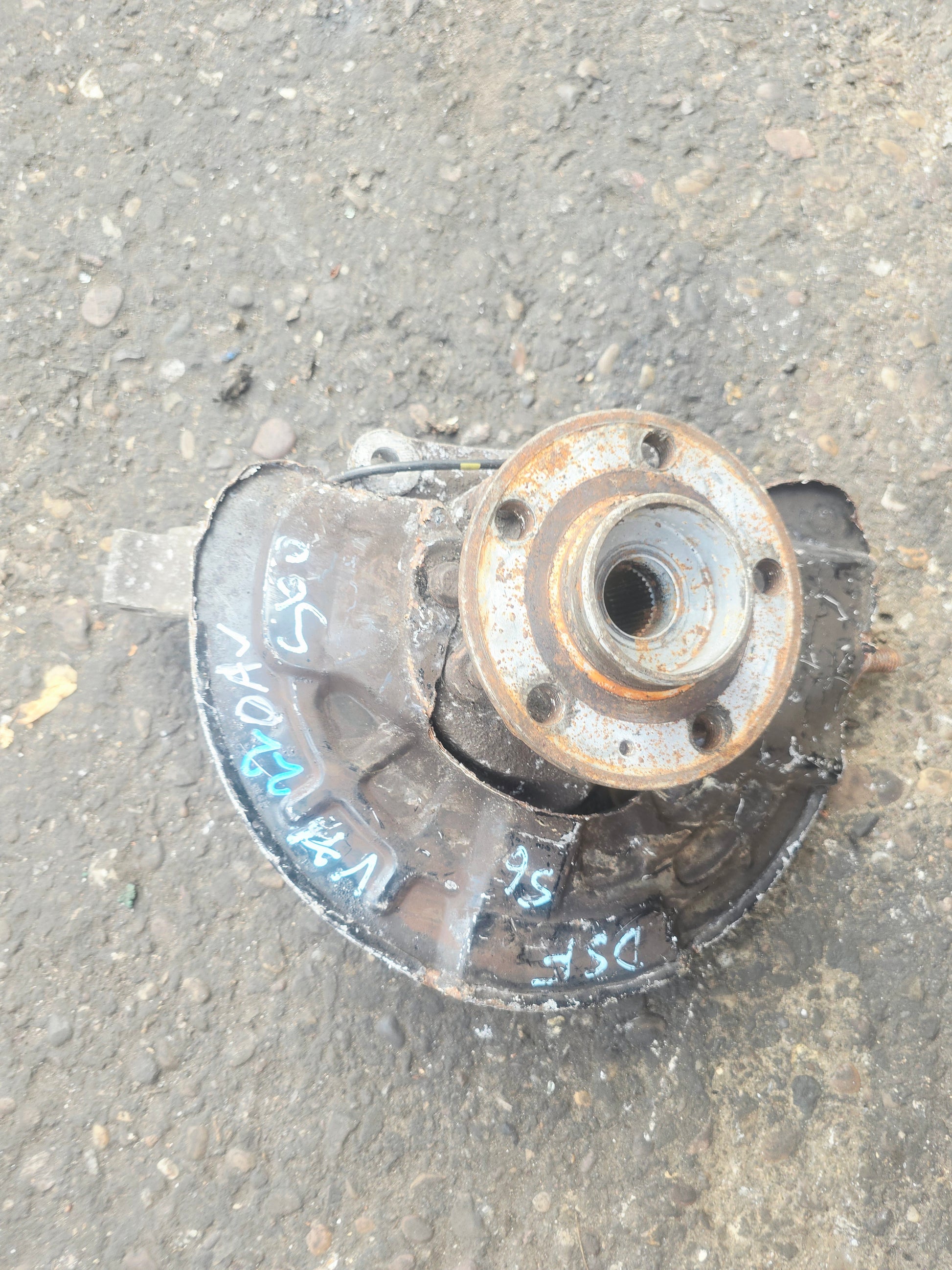 2000-2009 Volvo S60 Front Right Hub Assembly 2.4D D5244T4 Automatic