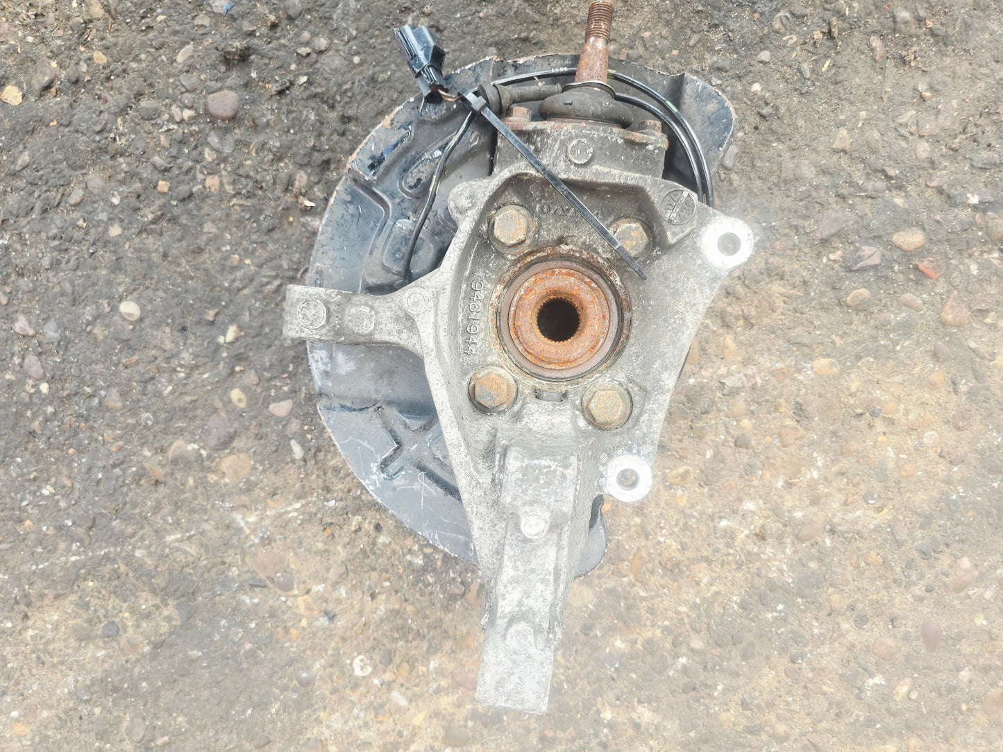 2000-2009 Volvo S60 Front Right Hub Assembly 2.4D D5244T4 Automatic