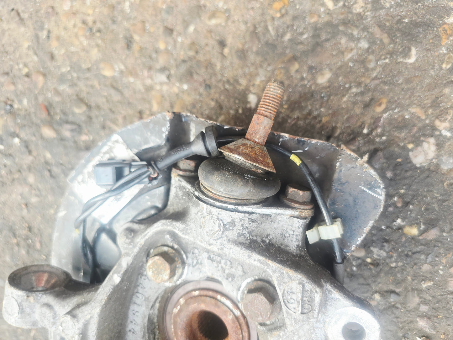2000-2009 Volvo S60 Front Right Hub Assembly 2.4D D5244T4 Automatic